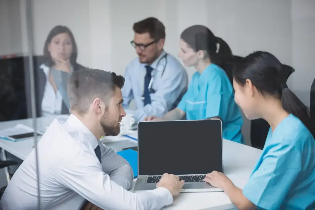 doctors discussing laptop meeting